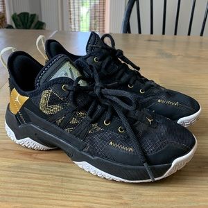 Air Jordan Mid Youth Sneaker